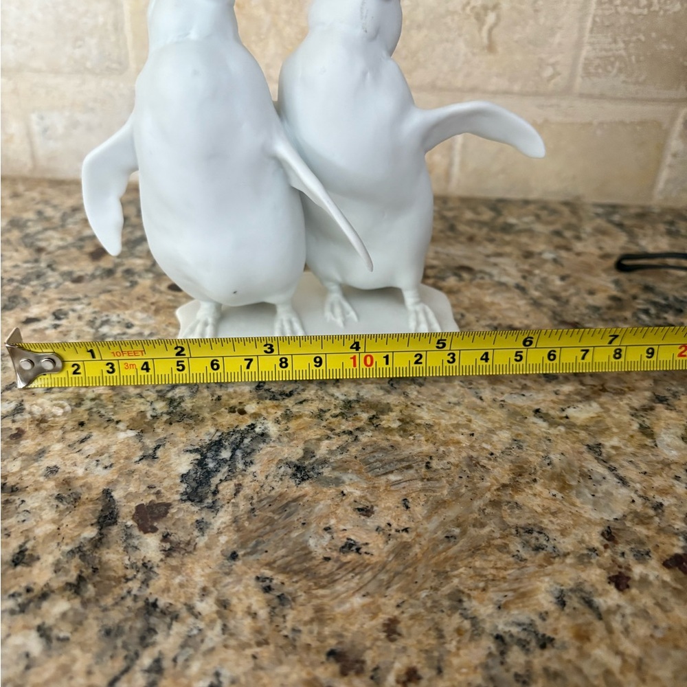 AK Kaiser (Germany) white bisque porcelain pair of penguins. - Picture 5 of 5